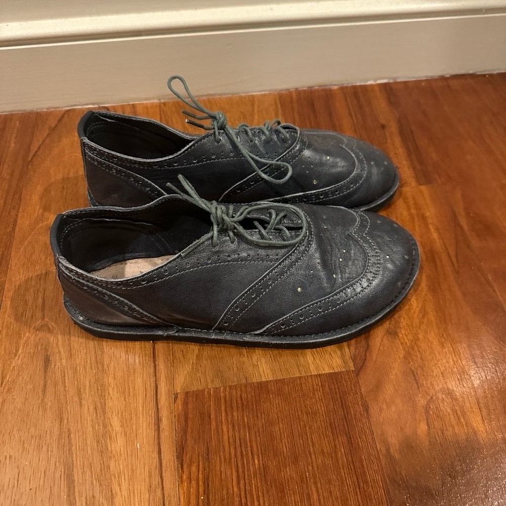 Women's Softstar size 8 Lace-Up Wingtip Oxfords in Dark Gray Leather